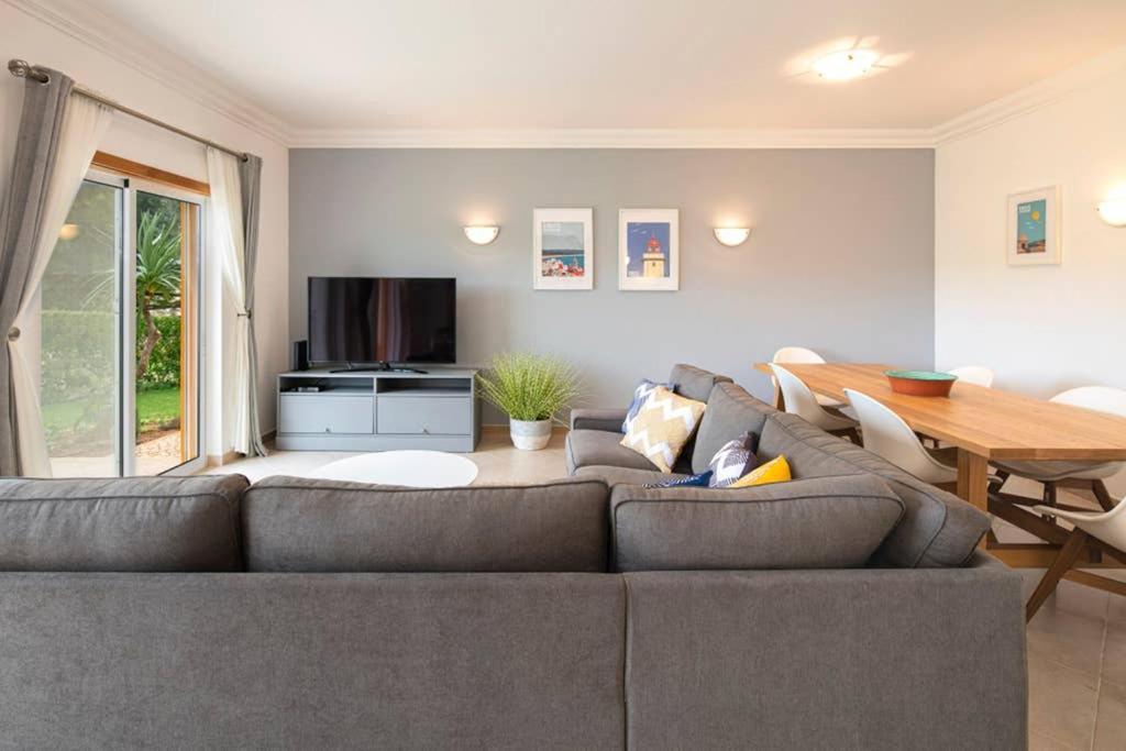 Luxury With Free Use Of Pool, Gym And Appartement