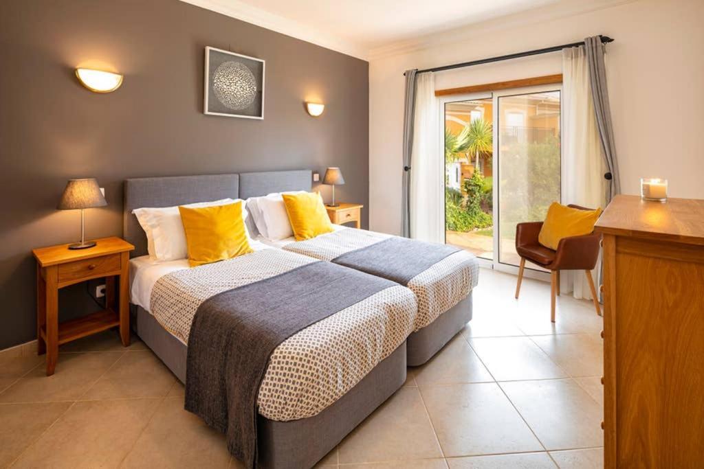 Luxury With Free Use Of Pool, Gym And *