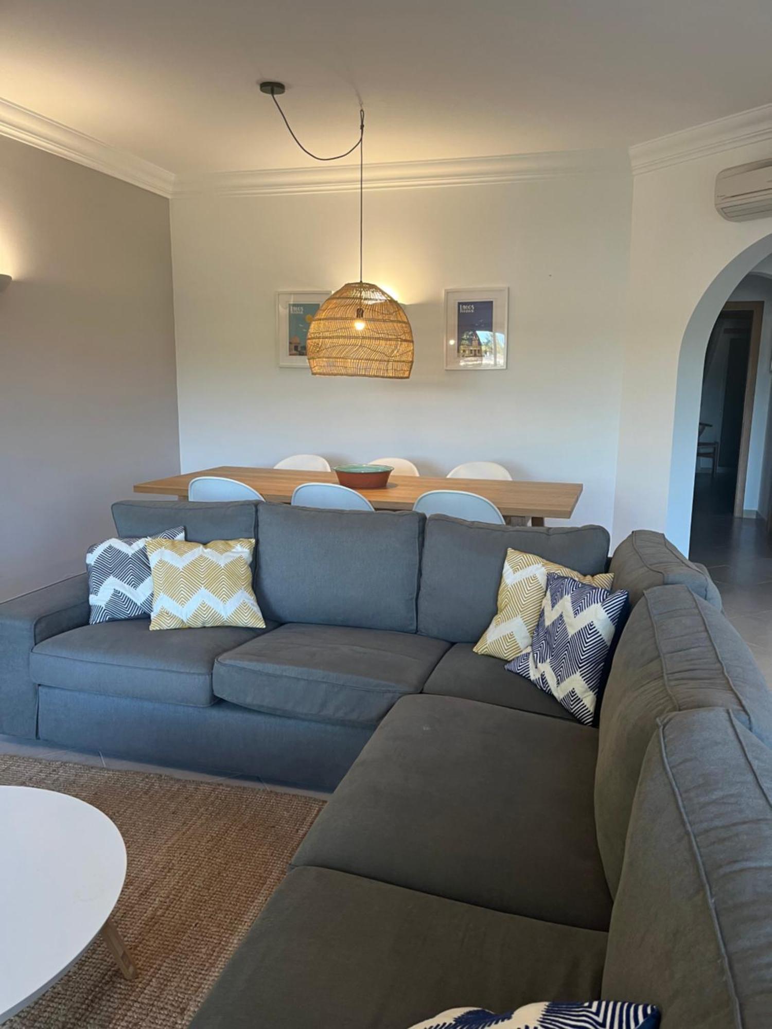 Luxury With Free Use Of Pool, Gym And